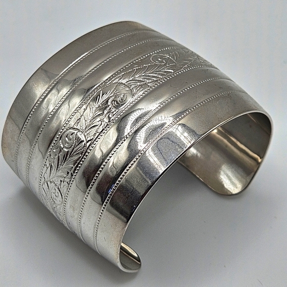 VINTAGE Monet Polished Silver Tone Etched Design Wide 2" Cuff Bracelet Signed 80 - Picture 7 of 7